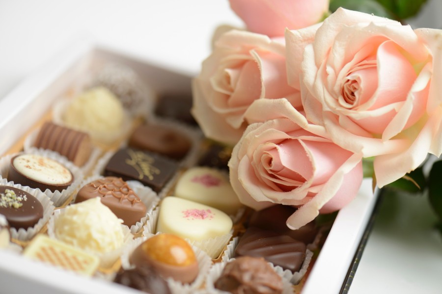 bouquet and chocolate sweet surprise